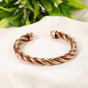 Artesanía en Metal, Elegante Brazalete Magnético de Cobre Ecológico con Color Personalizado, Plano, de Blossom Craft India - Product Image 2