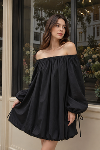 Robe décontractée exclusive pour femme en mousseline noire tissée, coupe ample, épaules dénudées, manches longues bouffantes, ourlet ballon, tenue de tous les jours - Product Image 2