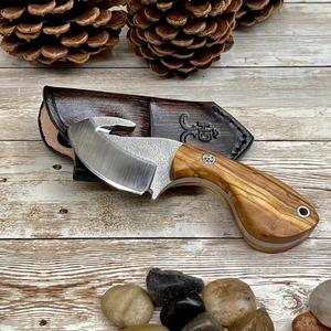 Couteau à Découper en Acier Carbone Fait Main avec Manche en Bois de Rose et Étui en Cuir – Couteau Personnalisé - Product Image 1