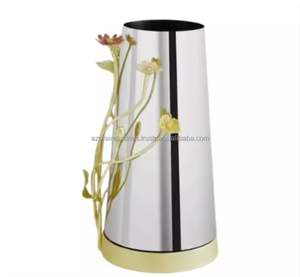 Florero de Estilo Moderno con Acabado Plateado, Hecho a Mano en Aluminio, Ecológico, Decoración para el Hogar y Fiestas, Azora Industries - Product Image 1