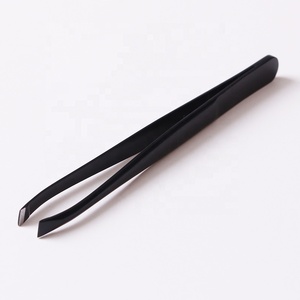 Pinzas para Cejas Inclinadas de Acero Inoxidable Negro de Lujo Hechas a Mano BRAVO IMPEX, Duraderas, Antiestáticas, con Mango Cómodo para Pestañas - Product Image 4