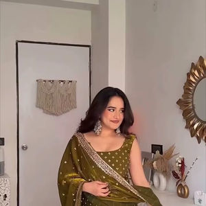 Ensemble Kurta en soie Fendy vert Mehndi avec broderie de fils et de sequins, comprenant un haut et un pantalon en soie Fendy avec broderie complexe de fils et de sequins, et une dupatta. - Product Image 1