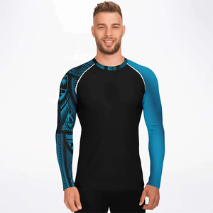 Camiseta de compresión profesional personalizada para hombre, de poliéster transpirable de secado rápido, para surf, natación y entrenamiento. - Product Image 3