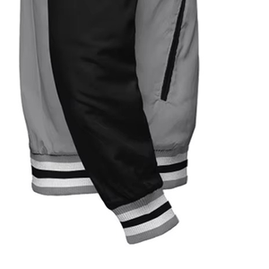 Chaqueta Varsity Gris para Hombre, Estilo Industrial Global, con Mangas Negras, Cuello Camisero, Cierre de Botones, Informal, para Otoño, Corte Regular - Product Image 5