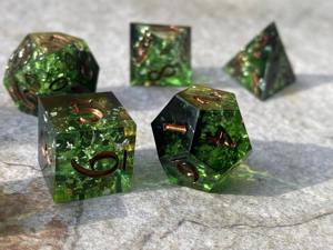 Jeu de dés en résine professionnel, dés polyédriques à bords tranchants pour jeux de table haut de gamme, dés de jeu personnalisés avec logo, vente en gros - Product Image 5