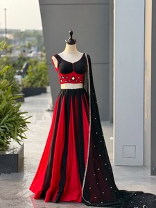 Ensemble Lehenga Rouge et Noir Navratri avec Broderie Miroir, en Coton à Séchage Rapide, Blouse Ethnique Moderne et Dupatta – Robe de Festival pour Femme - Product Image 3