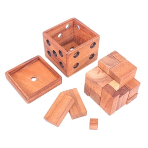 Caja de rompecabezas de madera intrincada con diseño inspirado en dados, con múltiples bloques entrelazados y tapa extraíble - Product Image 5