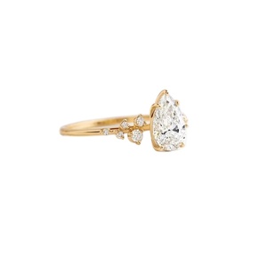 Bague de fiançailles personnalisée en forme de poire cultivée en laboratoire, perle de Moissanite, cadeau de mariage parfait pour les fêtes - Product Image 1