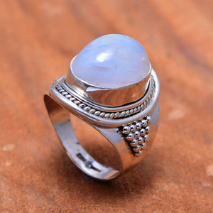 Bague en Pierre de Lune Naturelle Arc-en-ciel Faite à la Main en Argent Sterling, Bijou Bohème, Cadeau Pierre de Naissance de Juin - Product Image 3