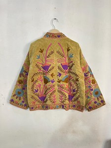 Veste en velours jaune moutarde vintage pour femmes, brodée au style Suzani, style bohème ethnique, fleurs brodées à la main, ouverte sur le devant, manteau d'hiver - Product Image 4
