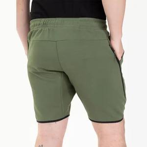 Shorts modernos de felpa francesa con suaves bucles en el interior, costuras resistentes y un ajuste moderno para un estilo urbano. - Product Image 2