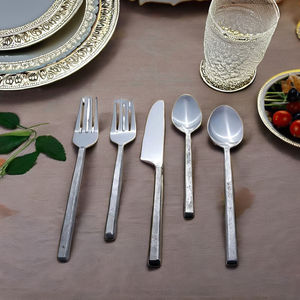 Juego de cubiertos antiguos Juego de cubiertos de acero inoxidable Cuchara Tenedor y cuchillo Juego de cubiertos con mango hecho a mano de fiesta sostenible para uso en Mesa - Product Image 1