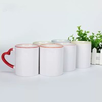 Grosir Mug keramik lapisan kosong sublimasi 11 oz dengan pegangan warna dalam bentuk hati/kustomisasi dapat diterima