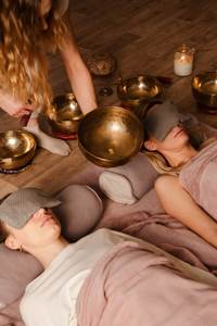 Bol chantant en laiton pur inspiré du design Bowl and Bell, conçu pour la méditation, la thérapie sonore, la guérison des chakras et le yoga - Product Image 2