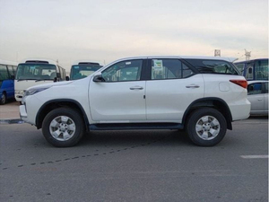 Nouveau SUV SR5 2022, moteur diesel 4.1-6L, Euro V, blanc, I-Force Max Premium Turbo automatique, conduite à gauche, cuir foncé, R20, toit ouvrant panoramique - Product Image 2