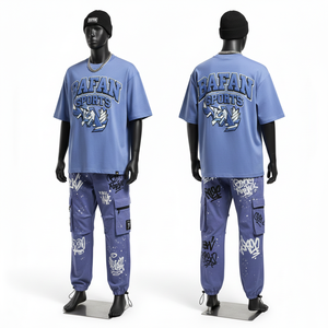 Ensemble streetwear homme 240 GSM en coton et polyester mélangés, t-shirt bleu et pantalon cargo avec impression personnalisée, 2 pièces - Product Image 4