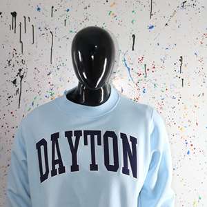 Sudadera DAYTON SKY BLUE con cuello alto, 100% azul, con apliques bordados, cuello ancho, hilos finos. - Product Image 5