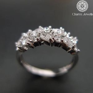 Bague de fiançailles en argent 925 pour femme Charm Jewells, moissanite taille coussin, sertie à griffes, motif floral classique, certifiée IGI - Product Image 2