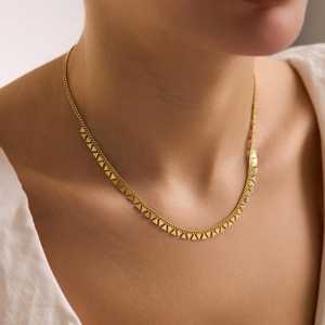 Collar Casual con Motivo Triangular Minimalista, Chapado en Oro y Plata, de la Marca Hallmark - Product Image 3
