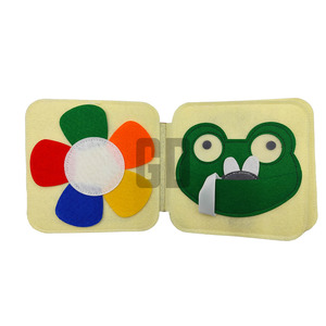 Livre sensoriel interactif en feutre pour bébé - Product Image 2