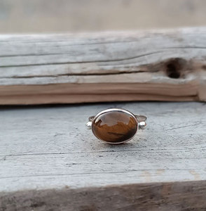 แหวนทองเหลืองทำมือประดับพลอยตาเสือทรงรี แหวนพลอยตาเสือธรรมชาติ แหวนสไตล์โบโฮสำหรับผู้หญิง - Product Image 4