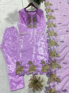 Ensemble indien pakistanais en satin violet brodé, motif floral ajouré, prêt-à-porter, tenue de mariage ou de fête - Product Image 1