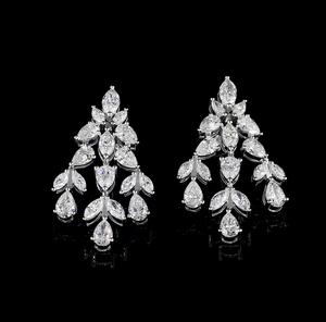 Boucles d'oreilles pendantes de luxe en or blanc avec diamants taille poire, élégantes, pour mariée, mariage, fiançailles, cadeau, soirée, style chandelier - Product Image 4