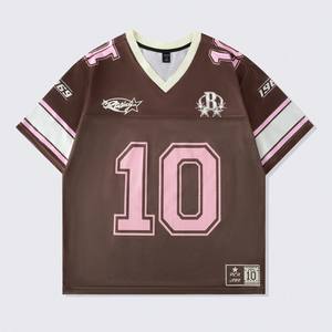 Camiseta de Fútbol Americano para Hombre, Estilo Varsity Y2K, Color Marrón y Rosa, Malla Gruesa de 240 g/m², con Número Gráfico, Cuello en V, Ropa Urbana, Personalizable, OEM, al por Mayor - Product Image 1