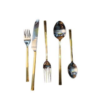 Ensemble de couverts de luxe bicolore or et acier inoxydable, couteau, fourchette et cuillère à dîner à manche fin minimaliste, écologique et durable. - Product Image 1