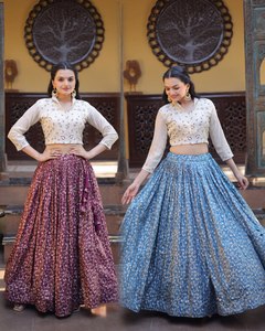 Conjunto Premium MB ETERNAL CLOTHING Cosmos Weaving Jacquard Lehenga Choli de Manga 3/4 con Blusa Bordada con Cuentas y Costuras en Lona - Product Image 2