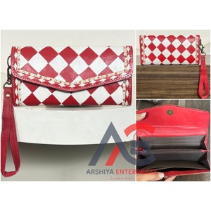 Portefeuille long en cuir travaillé à carreaux rouges et blancs tendance pour femme, porte-cartes et porte-billets en cuir de style western avec dragonne, pochette à main - Product Image 1