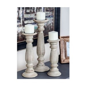 Porte-bougie en bois pour une décoration de table charmante, des arrangements de salle à manger, des accents de chambre à coucher, des rassemblements festifs et des présentations élégantes - Product Image 1