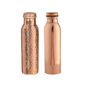 Bouteille en cuivre artisanale avec finition martelée, bienfaits pour la santé selon l'Ayurveda - Product Image 6
