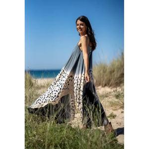 Robe maxi tie-dye Ocean Breeze de haute qualité Embrassez l'ambiance côtière décontractée avec cette robe maxi tie-dye fluide d'inspiration bohème - Product Image 5