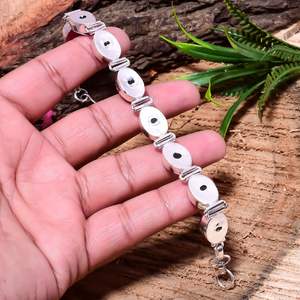 Pulsera de howlita rosa con cabujón ovalado, piedra preciosa hecha a mano, chapada en plata, cristal curativo, regalo de joyería para mujer - Product Image 2