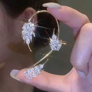 Boucles d'oreilles tendance Abbott AME002 en forme de papillon avec zircon, plaqué cuivre et argent, design chrétien pour les occasions de fête féminines - Product Image 4