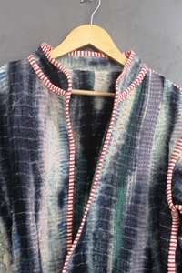 เสื้อแจ็คเก็ตผู้หญิงลายไทได ผ้าควิลท์ ผ้าฝ้ายผสมใยไผ่ ระบายอากาศได้ดี แต่งขอบตัดสี แขนยาว ทรงสั้น เปิดด้านหน้า เหมาะสำหรับฤดูใบไม้ผลิ ฤดูใบไม้ร่วง และฤดูหนาว - Product Image 3