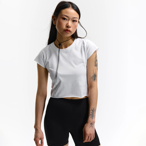 T-shirt court pour femme en coton et élasthanne, coupe ajustée, manches courtes, bords bruts, style Y2K streetwear, personnalisable avec logo OEM - Product Image 1