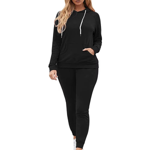 Conjunto Deportivo Negro con Capucha para Mujer, Sudadera y Pantalones de Diseño Sólido con Mangas Largas y Bolsillos Laterales - Product Image 2