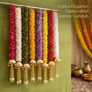 Décoration indienne classique, respectueuse de l'environnement, guirlandes de fleurs en tissu de jasmin traditionnel du Rajasthan, cloches Jhumka en métal, mariages - Product Image 1