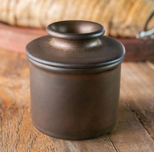 Beurrier de style vintage utilisé pour conserver le beurre frais dans la cuisine ou le réfrigérateur dans les cafés et restaurants à thème rétro. - Product Image 5