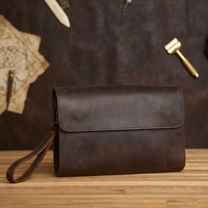 Bolso de mano de cuero hecho a mano con cremallera de primera calidad, múltiples compartimentos, acabado elegante y construcción duradera para la mujer moderna. - Product Image 5