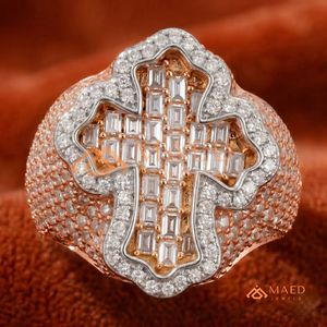 Bague Croix Homme Plaqué Or Rose 18K Sertie de Moissanite Baguette Effet Diamant, Style Hip Hop, Bijou Bling Doré - Product Image 1
