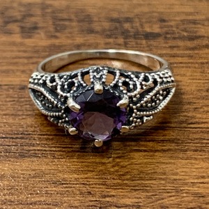 Anillo de Moda con Amatista de 3.1 Gramos de Peso - Product Image 1