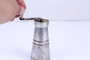 Vintage Style <b>Salt</b> And Pepper <b>Shaker</b> Set Antique Look Seasoning Set For Daily Dining Table Use To Easily Add <b>Salt</b> And Pepper - Product Image 6