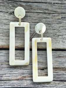 Pendientes Geométricos de Cuerno de Búfalo, Ecológicos, Hechos a Mano, Forma Natural, Patrón de Caparazón de Tortuga, Pulidos, Diseño Moderno, MN EXPORTS - Product Image 4