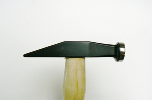 Marteau à fer à cheval de qualité supérieure en acier forgé avec poignée ergonomique pour applications professionnelles de fermeuse - Product Image 4