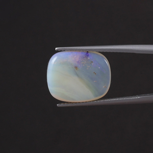 โอปอลธรรมชาติคุณภาพดี รับรองโดย IGI สีขาว น้ำหนัก 7.15 กะรัต รูปทรงคุชชั่น ขนาด 16.5x13 มม. ขัดเงาด้วยมือ สีอ่อน - Product Image 3