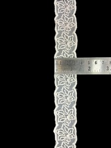 Nuevo Diseño Premium de Cinta de Organza de Nailon Blanco con Encaje, Bordado Floral de Hibisco, Borde Festoneado, Ligera, para Uso Nupcial - Product Image 2