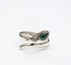 Bague artisanale en malachite naturelle à motif spirale, en argent sterling 925, anti-ternissement, ajustable, pour femme, pour tenue décontractée ou de soirée - Product Image 1